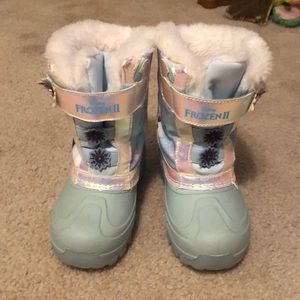 Toddler Frozen Winter snow boots.  Size 11, lights up when walking